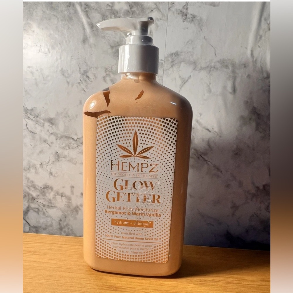 New Sealed Hempz Glow Getter Shimmering Herbal Body Moisturizer 17 Fl. Oz
